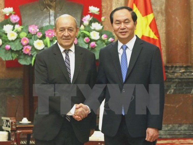 President Tran Dai Quang receives French Minister Jean-Yves Le Drian (photo: VNA)