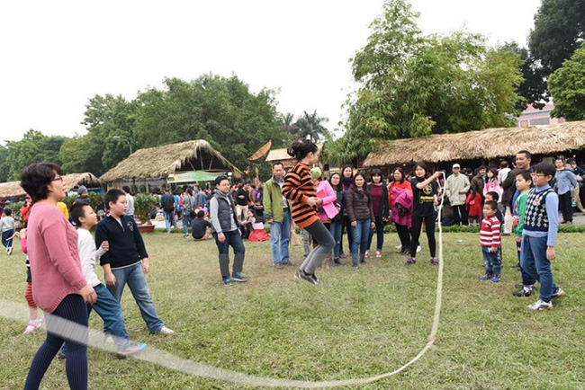 A folk game organised at the programme (Source: VNA)