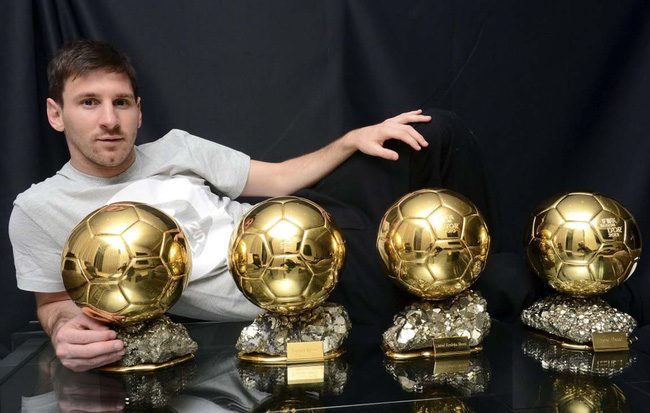 Messi Quả bóng Vàng 2015: Năm 2015 là một năm đáng nhớ với Messi khi anh đã giành chiếc Quả bóng Vàng thứ năm của mình. Hãy cùng xem bức hình liên quan đến từ khóa \
