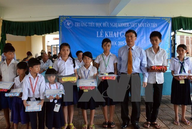 A new school year opening ceremony at a school for Khmer ethnic pupils. (Source: VNA)