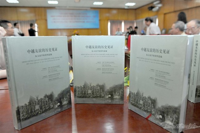 The bilingual book titled “Evidence of China-Vietnam friendship (Photo: daidoanket.vn)