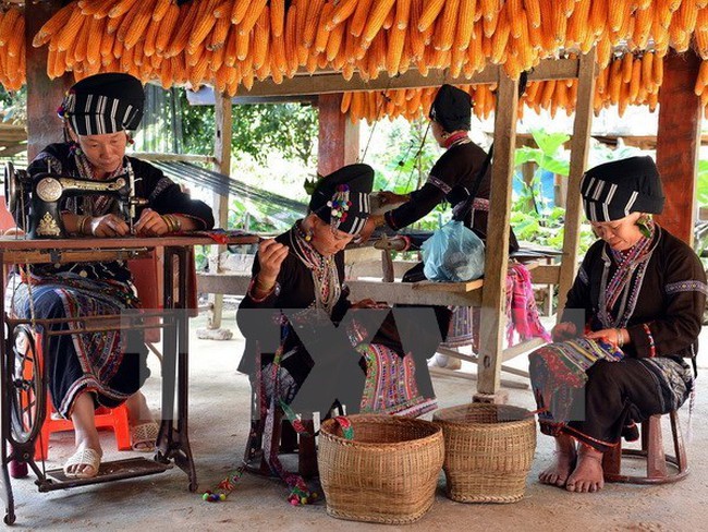 Ethnic minority group in Ban Hon, Lao Cai (Source :VNA)