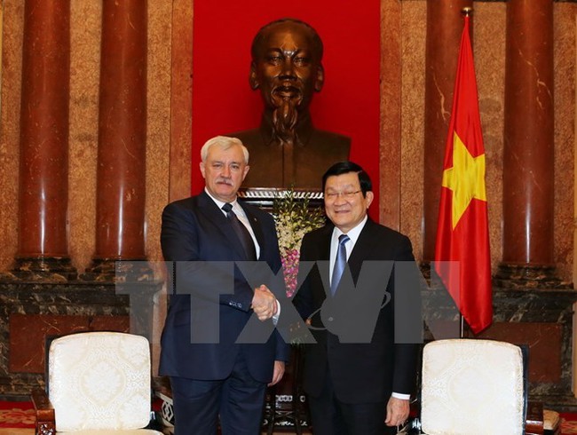 State President Truong Tan Sang (R) and Governor of Saint Petersburg Georgy Poltavchenko (Source: VNA)