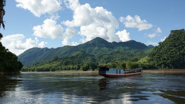 A section of Mekong River passing Laos (Photo: housandwonders)