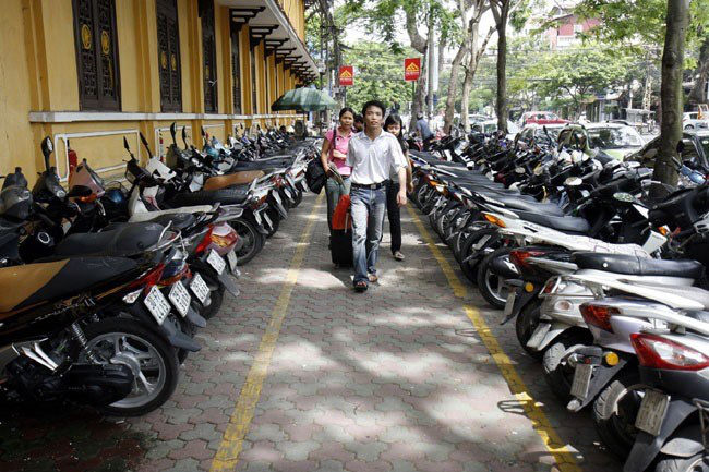 A parking space on ​Ly Thuong Kiet Street in Hanoi (Photo VNA)