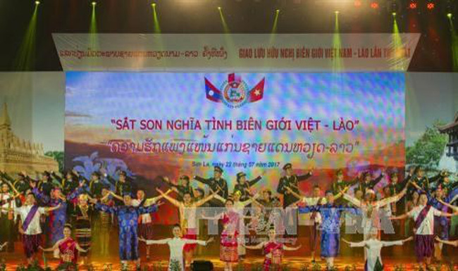 An exchange programme was organised in Moc Chau district on July 22 to highlight the close ties in Vietnam-Laos border areas (Photo: VNA)