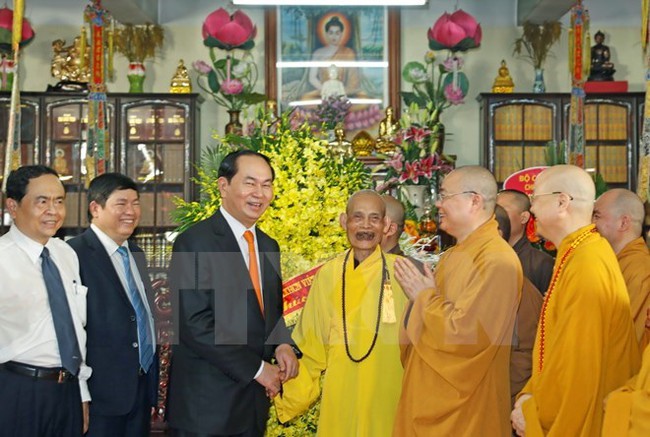 President Tran Dai Quang visits Most Venerable Thich Pho Tue, Supreme Patriarch of the VBS (Source: VNA)
