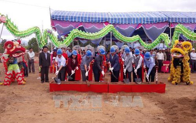 At the ground-breaking ceremony. (Photo: VNA)