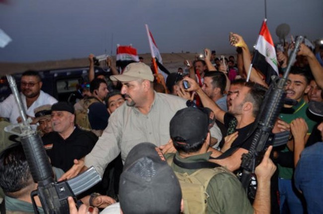 Ngày ấy, đó là một trong những chiến thắng lớn nhất của Iraq trên đường hướng tới hòa bình và phát triển. Tại đó, quân đội đã chiến đấu với những kẻ khủng bố của tổ chức IS và đánh bại chúng, giải phóng khu vực Mosul. Hãy xem hình ảnh đầy cảm xúc này để tự hào với đất nước!