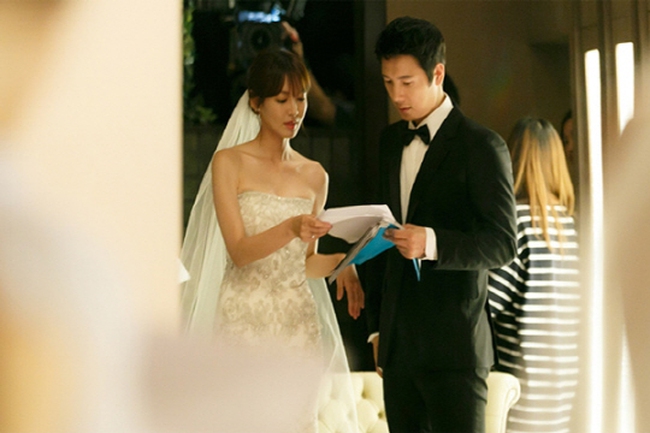Những ngày đầu mới yêu của Kim So Yeon và Lee Sang Woo trên phim trường Gia  hòa vạn sự thành 