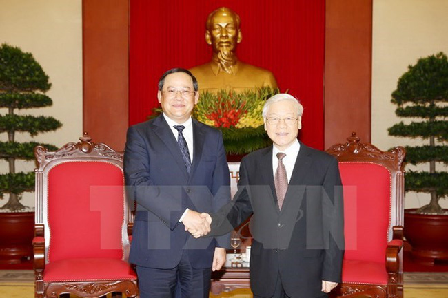 General Secretary of the Communist Party of Vietnam (CPV) Nguyen Phu Trong ​(R) and Lao Deputy Prime Minister Sonexay Siphandone