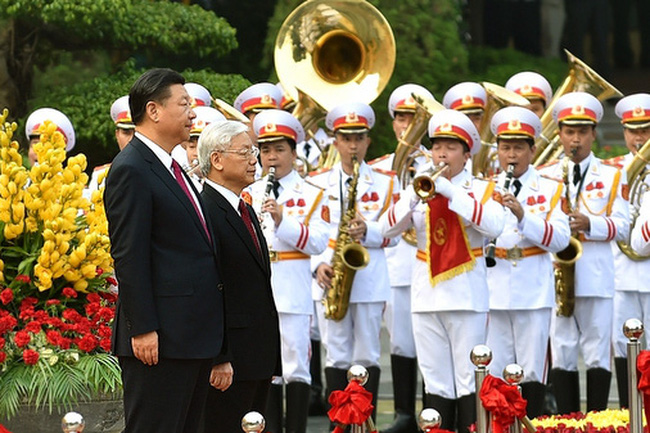 Party General Secretary Nguyen Phu Trong and Chinese Party General Secretary and President Xi Jinping at the welcome ceremony (Credit: VGP)