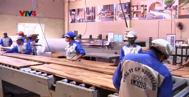 Gỗ Việt Nam và Khách Hàng Quốc Tế: Gỗ Việt Nam không chỉ là sự lựa chọn hàng đầu cho khách hàng trong nước, mà còn được đánh giá cao từ khách hàng quốc tế. Giữ vững chất lượng, chúng tôi cam kết mang đến những sản phẩm đồ gỗ cao cấp và chất lượng tốt nhất cho khách hàng tại Việt Nam và trên toàn thế giới.