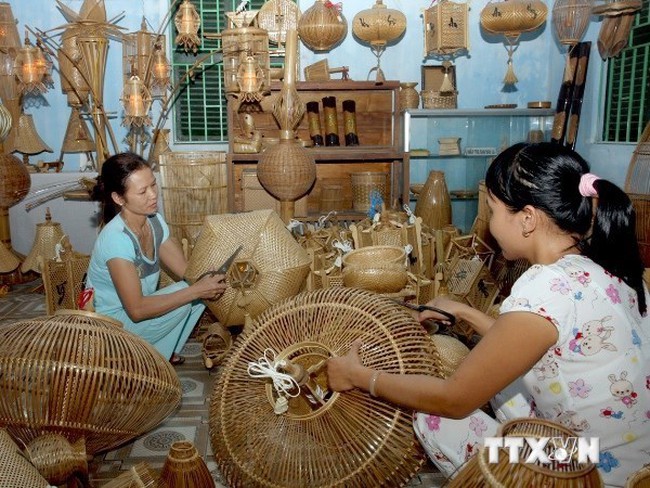 Outstanding craft products in Hue (Photo: VNA)