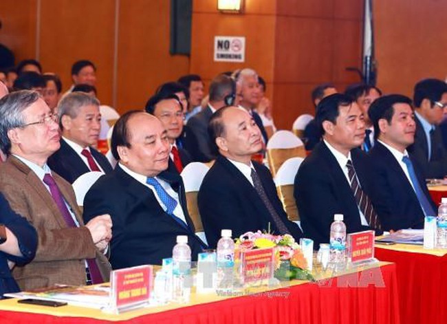 Prime Minister Nguyen Xuan Phuc (second from left) at the conference (Source: VNA)