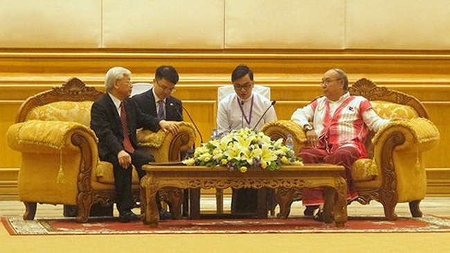 Party General Secretary Nguyen Phu Trong meets with Speaker of the Myanmar Parliament Mahn Win Khaing Thann in Naypyidaw on August 24.