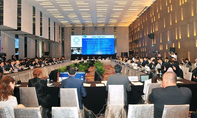 The first Senior Officials’ Meeting (SOM 1) gathering representatives from 21 member economies of the Asia-Pacific Economic Co-operation (APEC) opens today in central coastal province of Khanh Hoa’s Nha Trang City. — VNA/VNS Photo Nguyen Khang