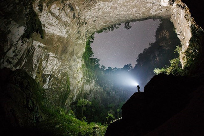 Inside Son Doong cave (Source: Ryan Deboodt)