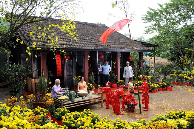 Bạn muốn tìm hiểu về những phong tục, tập quán của Tết Nguyên đán, một trong những lễ hội lớn nhất và quan trọng nhất của dân tộc Việt Nam? Hãy xem những hình ảnh về Phong tục Tết, tìm hiểu sâu hơn về nét đẹp văn hóa của đất nước và con người Việt Nam.