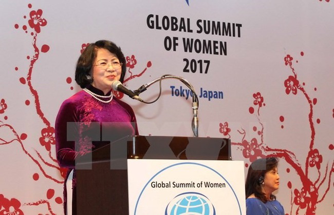 Vice President Dang Thi Ngoc Thinh delivers speech at the opening session of the Global Summit of Women 2017 in Tokyo, Japan on Thursday.— VNA/VNS Photo Quang Hai