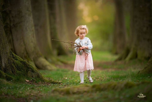 Bình yên bộ ảnh trẻ nhỏ dạo bước giữa thiên nhiên thơ mộng | VTV.VN