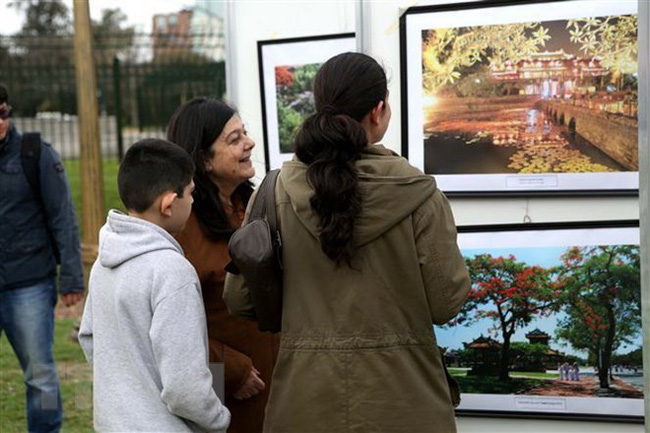 Visitors at the event (Source: VNA)