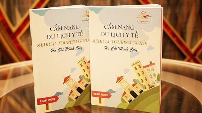The bilingual Ho Chi Minh City Medical Tourism Guide. (Photo: sggp.org.vn)