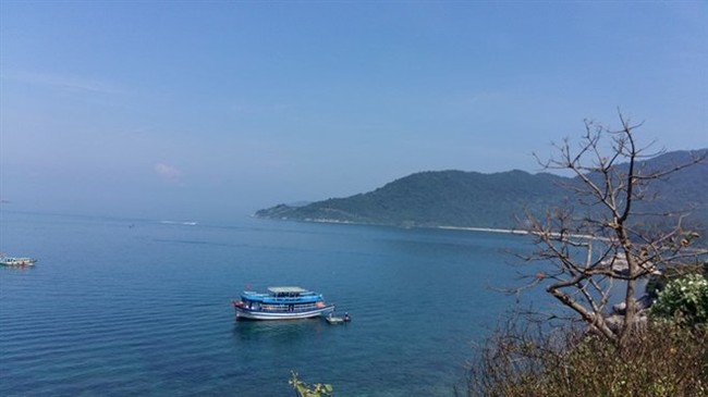 A corner of Cham Island, off the coast of Hoi An City. The world biosphere reserve site has been struggling to balance tourism growth with nature conservation (Photo: VNA)
