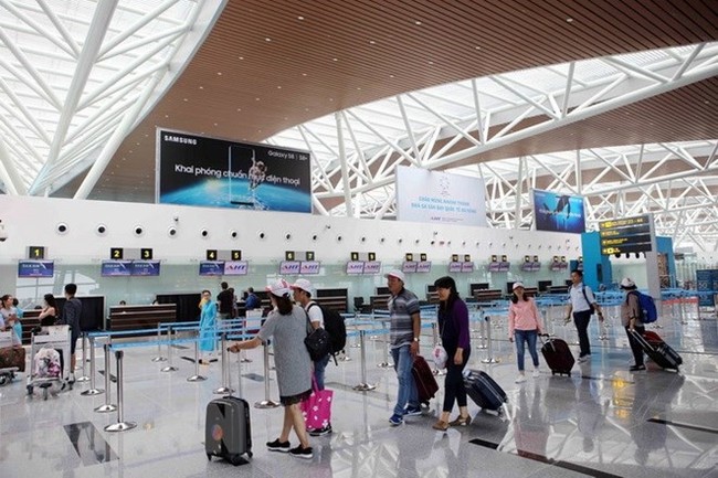 Passengers at the Da Nang international airport (Photo: VNA)