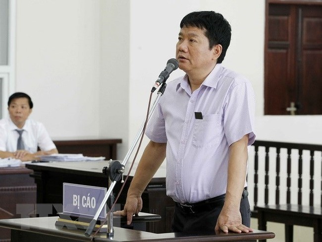 Dinh La Thang answers questions raised by the judging council (Photo: VNA)