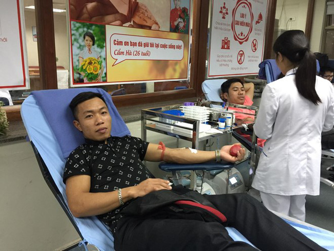 People go to blood donation event (Illustrative photo: VNA)