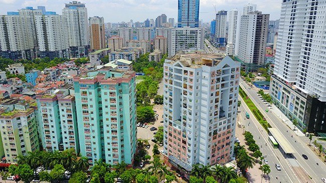 Experts say that Vietnam needs to come up with policies for developing affordable homes. (Photo: danviet.vn)