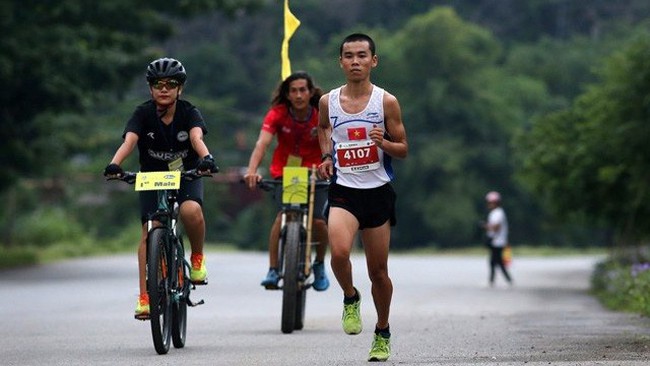 The race forms part of sport activities marking the 1,050th anniversary of the establishment of Dai Co Viet, the first feudal state of Vietnam. (Source: webthethao.vn)