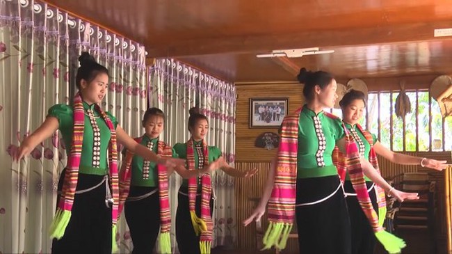 Members of a club for Thai dance in Nghia Lo town (Photo: VNA)