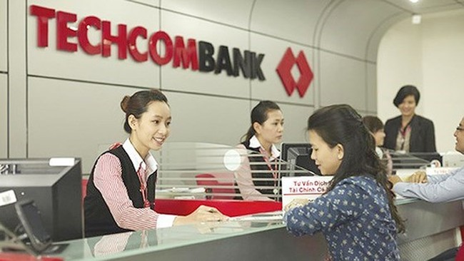 Transaction at Techcombank (Illustrative image. Source: http://www.sggp.org.vn)