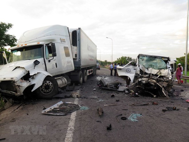 Among the most serious accidents in the first eight months was a crash of a wedding party van on National Highway 1A crossing central Quang Nam province on July 30.(Photo: VNA)