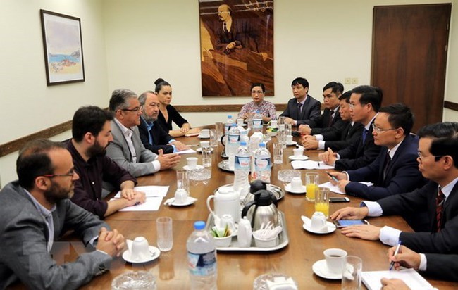 Delegation of the Communist Party of Vietnam meets delegation from Communist Party of Greece (Source: VNA)