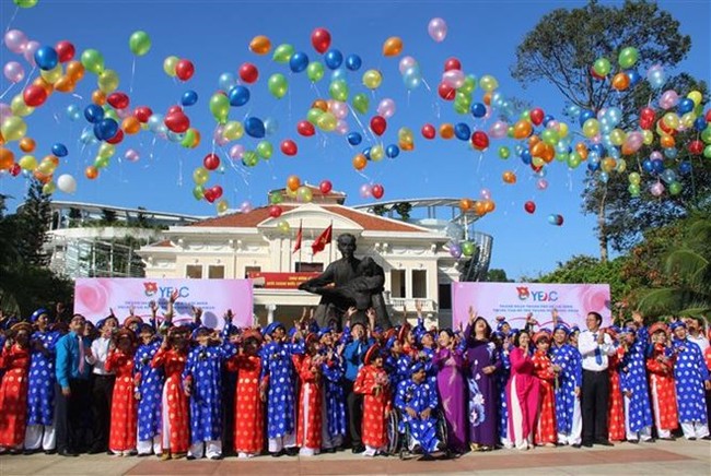 A collective wedding was held for 100 couples who are disadvantaged workers in Ho Chi Minh City on September 2 (Photo: VNA)
