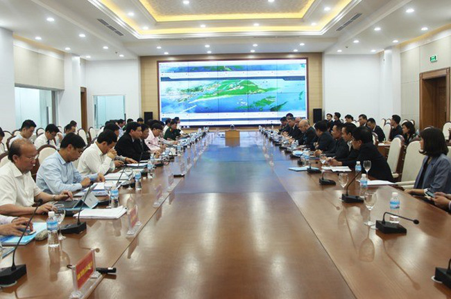 Investors table three large-scale projects in Van Don special economic zone (Photo: quangninh.gov.vn)