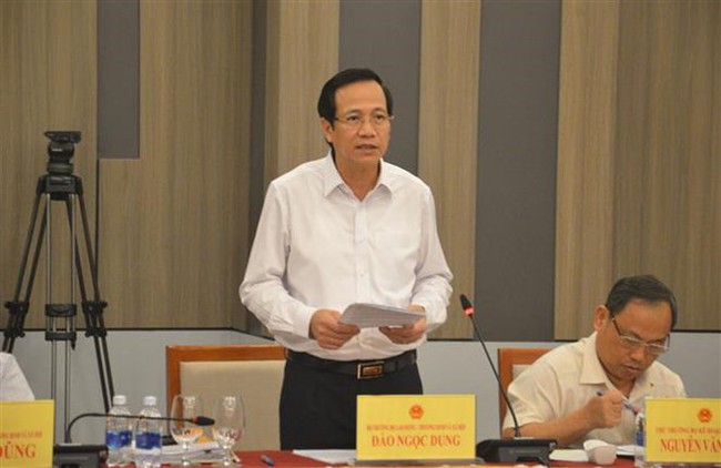 Minister of Labour, Invalids and Social Affairs Dao Ngoc Dung speaks at the session (Photo: VNA)