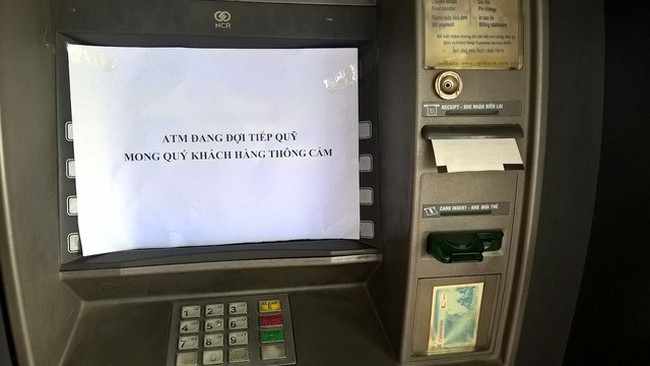 Hết tiền: Thật tuyệt khi bạn không còn phải lo lắng về việc hết tiền khi có điểm rút tiền tự động ATM gần đó. Không cần phải đến ngân hàng mà vẫn có thể sử dụng được dịch vụ rút tiền một cách thuận tiện và dễ dàng.