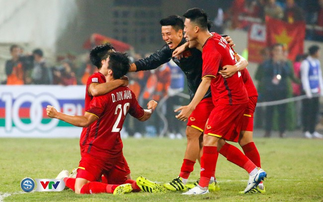 Ảnh chiến thắng của đội tuyển Việt Nam trước ĐT Malaysia đã trở thành niềm tự hào của người Việt. Những khoảnh khắc đầy cảm xúc và đẳng cấp được ghi lại trong những tấm hình chắc chắn sẽ khiến bạn cảm thấy phấn khích và tự hào về đội tuyển Việt Nam.