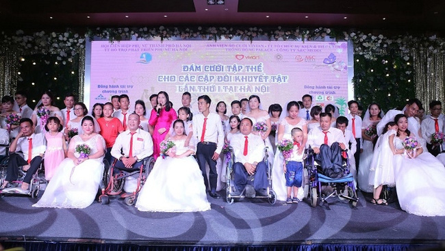 The mass wedding ceremony was the first of its kind to be held in Hanoi, it was organised by the Centre for Women and Development.