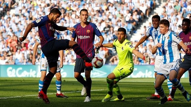 Barcelona's Luis Suarez scores their first goal - La Liga Santander - Real Sociedad vs FC Barcelona - Anoeta Stadium, San Sebastian, Spain - September 15, 2018. (Photo: Reuters)