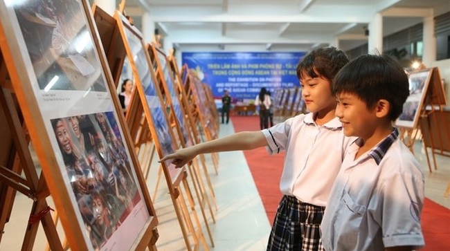 The ASEAN Photo and Documentary Exhibition will be launched in Cao Bang, aiming to promote ASEAN countries’ cultures and traditions, and the economic and tourism potential of Cao Bang. (Photo vietnamnet.vn)