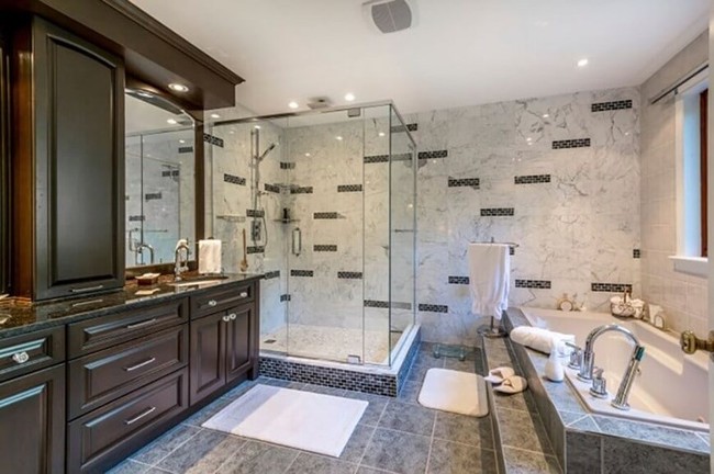 Với thiết kế hiện đại, đầy lịch sự và tiện nghi của ngày nay, căn phòng tắm này đích thị là nơi để bạn thư giãn và tận hưởng những giây phút thoải mái nhất.