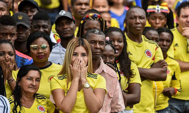 Gần 200.000 người ký đơn yêu cầu đá lại trận Anh - Colombia | VTV.VN