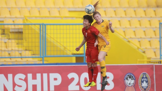 Tuyet Dung pulls two goals back for Vietnam in their 2-4 defeat to Australia.