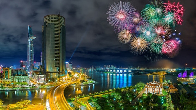 Colorful fireworks are seen on Ho Chi Minh City sky. (Photo: Shutterstocks/HoangTuan)