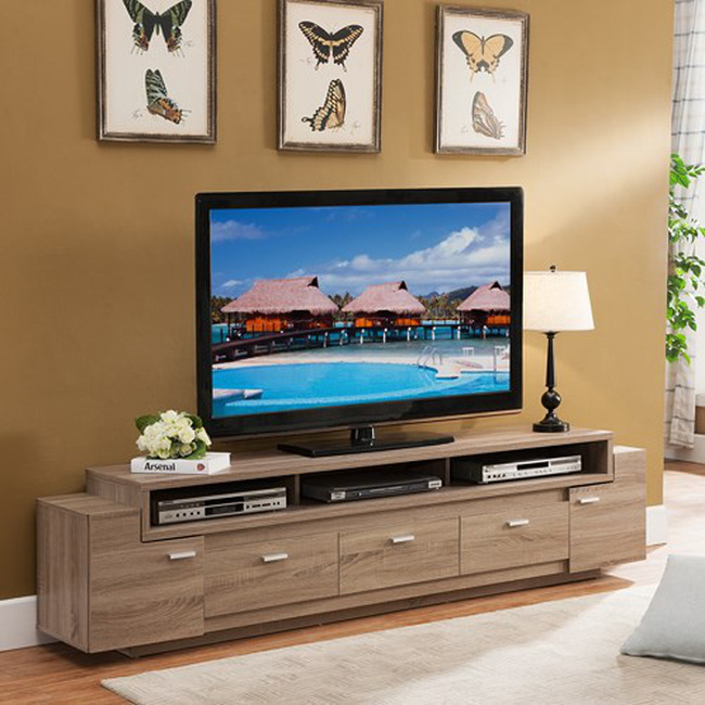 Kệ TV đơn giản hiện đại sẽ là lựa chọn tối ưu cho những không gian phòng khách có diện tích nhỏ. Với thiết kế tối giản mà không kém phần tinh tế, kệ TV này giúp cho căn phòng được bố trí khoa học và tiện ích hơn.